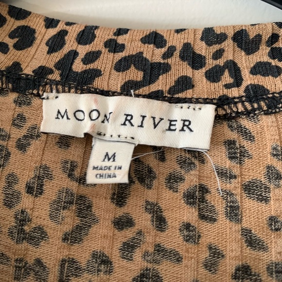 SOLD Cheetah Print Top - Picture 2 of 2